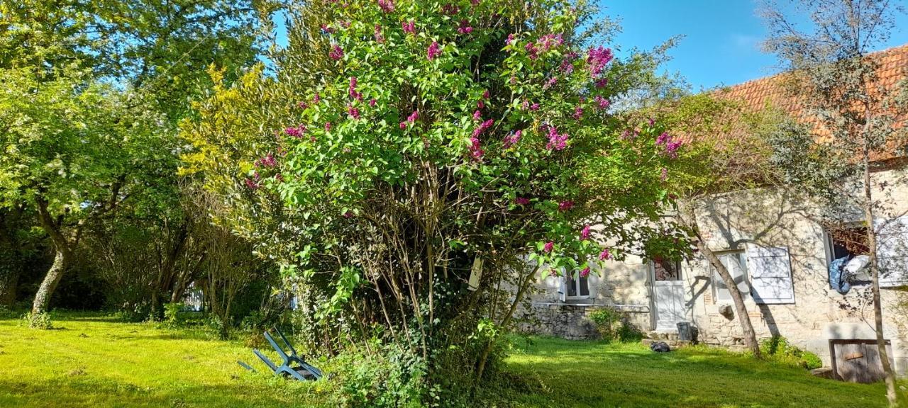 Bed and Breakfast Domaine Pastel Besson Екстер'єр фото
